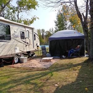 Meet your Posher, Monia